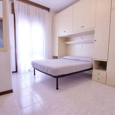 Lägenhetshotell Madrid Lido di Jesolo
